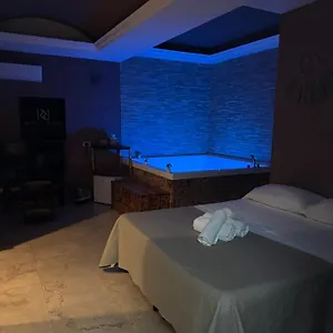 https://royalty-rooms-spa.hotels-amalfi.com